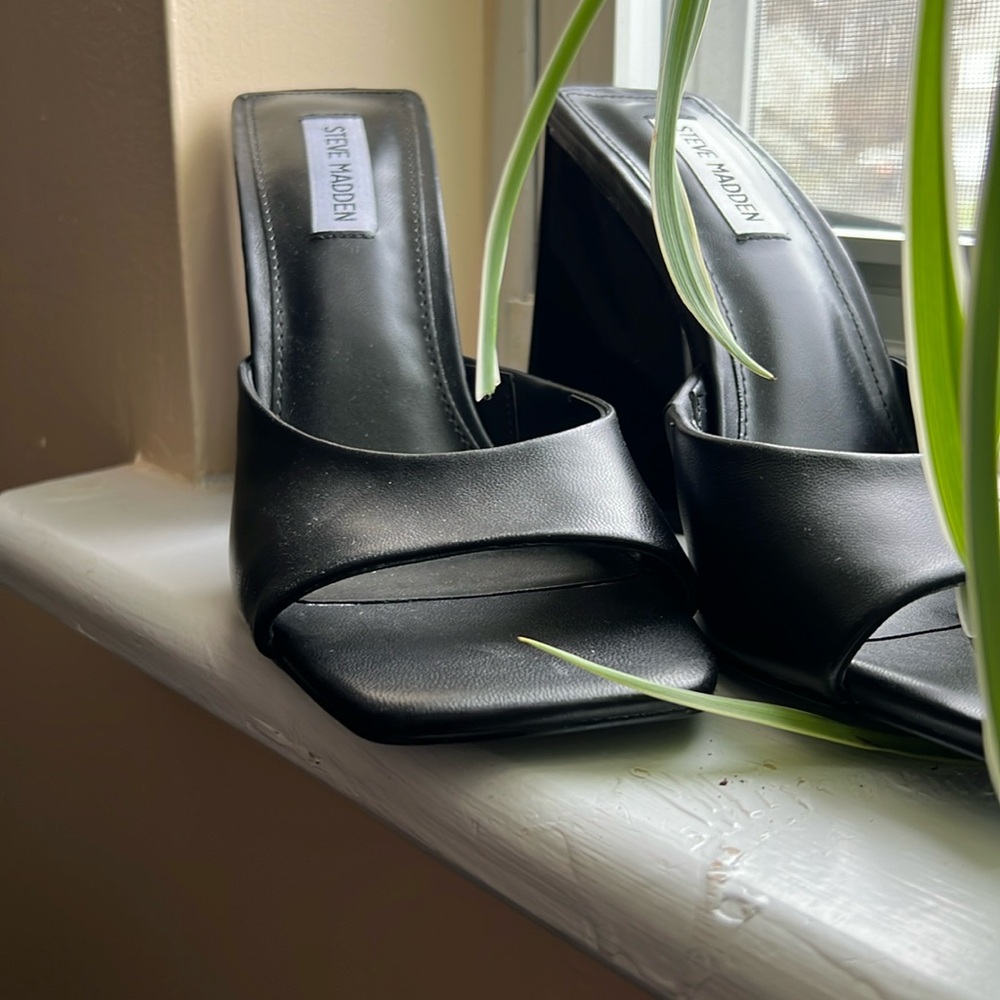 Statement heels
